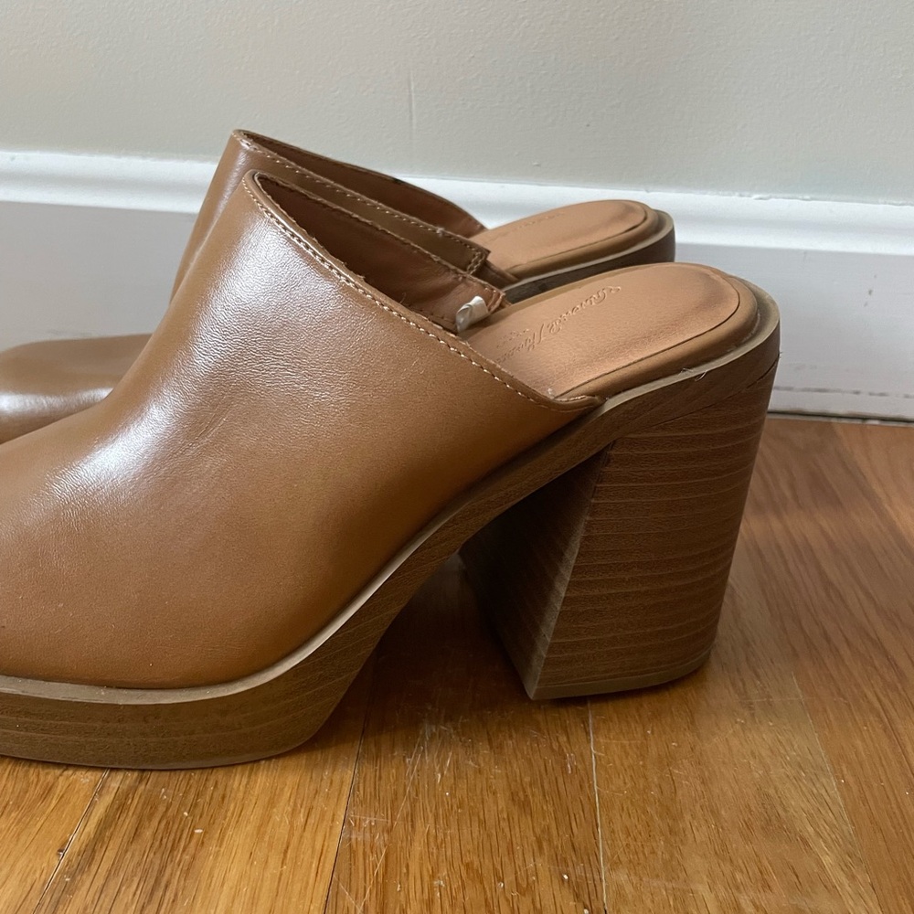 Universal Thread Tan Platform Mules size 7 - image 3